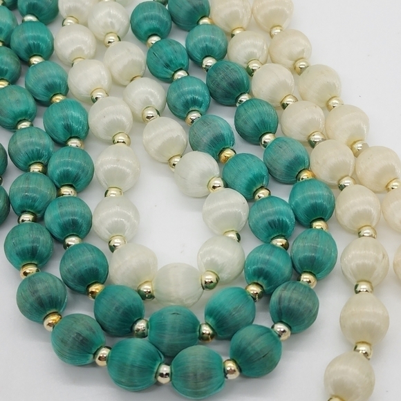 Vintage lot of 2 silk wrapped bead necklaces cream & Turquoise over the head - Picture 7 of 12
